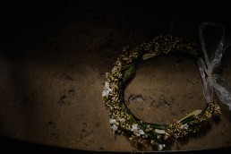 Couronne de fleurs de l'atelier Lilas Wood fleuriste mariage à lyon en Rhône alpes - Photographie Alone Together