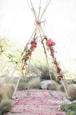 Lilas Wood fleuriste mariage à lyon en Rhône alpes - Inspiration Pinterest - Arche fleurie mariage tipi