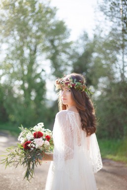 Bouquet de la mariée et couronne de fleurs de l'atelier Lilas Wood fleuriste mariage à lyon en Rhône alpes