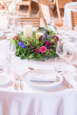 Centre de table confectionné par l'atelier Lilas Wood fleuriste mariage à Annecy, Genève, Chambéry, Grenoble en Savoie et Haute Savoie.