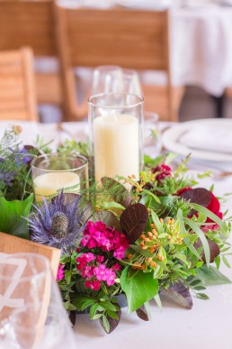 Centre de table confectionné par l'atelier Lilas Wood fleuriste mariage à Annecy, Genève, Chambéry, Grenoble en Savoie et Haute Savoie.