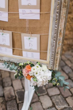 Décor de plan de table confectionné par l'atelier Lilas Wood fleuriste mariage Beaujolais & Bourgogne, fleuriste mariage Lyon, fleuriste mariage Dijon, fleuriste mariage Mâcon, fleuriste mariage Rhône Alpes.