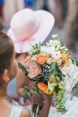 Bouquet de mariée confectionné par l'atelier Lilas Wood fleuriste mariage Beaujolais & Bourgogne, fleuriste mariage Lyon, fleuriste mariage Dijon, fleuriste mariage Mâcon, fleuriste mariage Rhône Alpes.