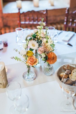 Centre de table confectionné par l'atelier Lilas Wood fleuriste mariage Beaujolais & Bourgogne, fleuriste mariage Lyon, fleuriste mariage Dijon, fleuriste mariage Mâcon, fleuriste mariage Rhône Alpes.