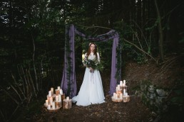 Bouquet de la mariée et arche fleurie de l'atelier Lilas Wood fleuriste mariage Clermont-Ferrand en Auvergne - Photographie Zéphyr et Luna