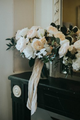 Bridal bouquet made by LILAS WOOD, Floral Design & Florist Wedding Geneva in Switzerland - Photographer - Le château de Coudrée