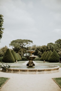 Flower arrangement in a fountain made by LILAS WOOD, Floral Design & Wedding Florist Aix-en-Provence - Photographer Greg REGGO - Villa Beaulieu