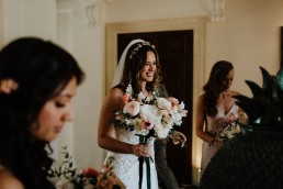 Bouquet de la mariée réalisé par LILAS WOOD, Design Floral & Fleuriste Mariage Aix-en-Provence - Photographe Greg REGGO - Villa Beaulieu.