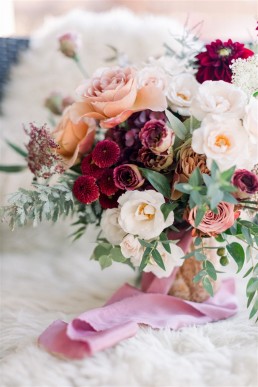 Bouquet de mariée confectionné par l'atelier LILAS WOOD, Design Floral & Fleuriste Mariage Megève (74) Savoie & Haute savoie - Photographe Emilie Cabot.