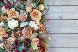 Ambiance florale confectionnée par l'atelier LILAS WOOD, Design Floral & Fleuriste Mariage Megève (74) Savoie & Haute savoie - Photographe Emilie Cabot.